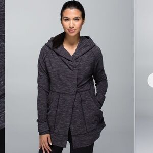 lululemon athletica Find Your Centre Wrap, size 6